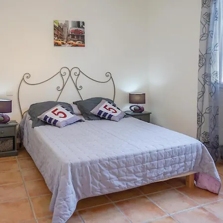 3 Bedroom Awesome In Les Corbieres Holiday home